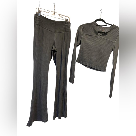 Free People Other - NWOT Free People flare pants and long sleeve top set Size L